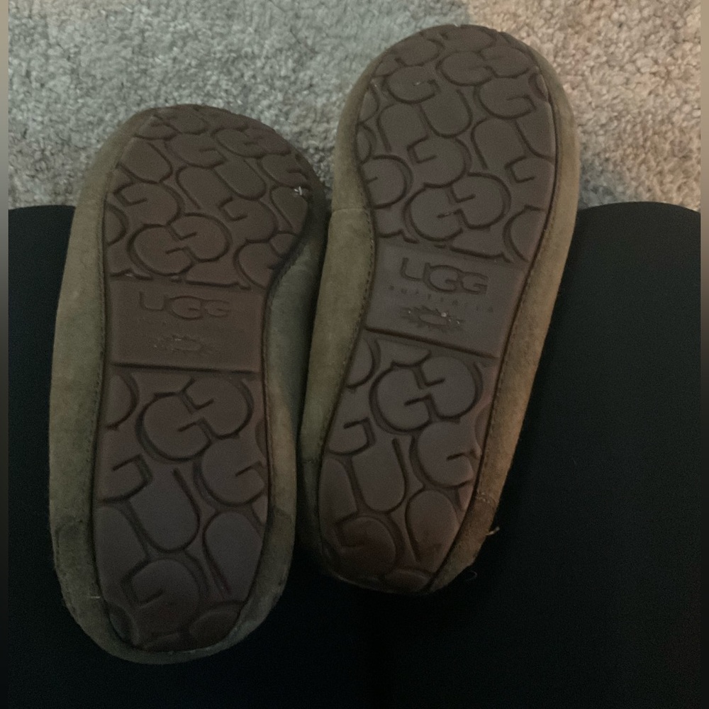 SNOWDAYSALE UGG Dakota Water Resistant Moccasin Slipper-Espresso, brown. Size7 - Picture 10 of 15